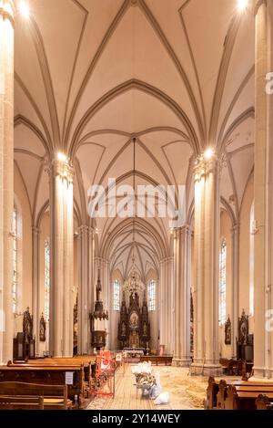 Renovierungsarbeiten im Inneren der katholischen Kirche „Name of Mary“ in Novi Sad, Serbien. April 2024 Stockfoto