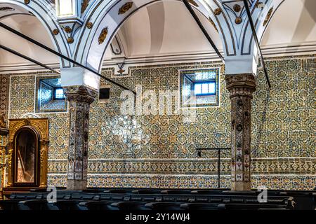 Das Innere des Klosters Jesu von Setubal in Portugal. Kirche des ehemaligen Klosters Jesu. Das erste Gebäude im Manuelinstil in Portugal Stockfoto