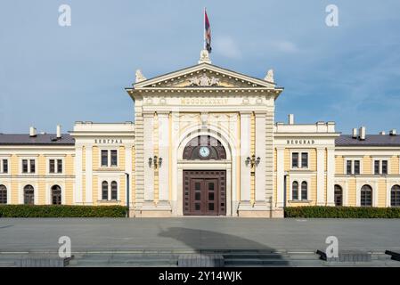 Ehemaliges Hauptbahnhofsgebäude im Zentrum von Belgrad. April 2024. Stockfoto