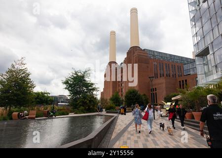 Battersea Power Station, London, Großbritannien. Ursprünglich zwei Kohlekraftwerke. Für Wohn- und Gewerbezwecke neu entwickelt. Stockfoto