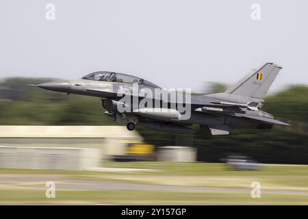 Die belgische Luftwaffe F-16BM kämpfte gegen Falken beim International Air Tattoo 2024. Stockfoto