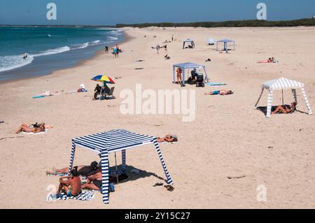 Urlauber in King's Beach, Caloundra, Sunshine Coast, Queensland, Australien Stockfoto