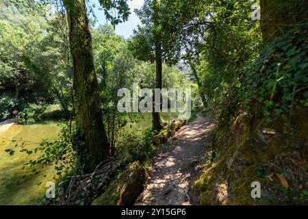 Góis Rio Ceira Praia Fluvial do Pego Escuro Stockfoto