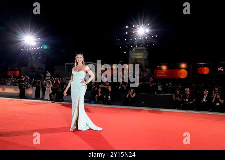 Venedig, Italien. September 2024. Denise Capezza besucht einen roten Teppich für den Film „Diva Futura“ während des 81. Internationalen Filmfestivals von Venedig. Quelle: SOPA Images Limited/Alamy Live News Stockfoto