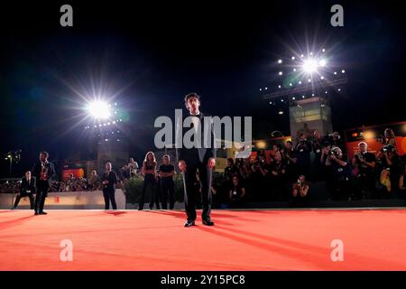 Venedig, Italien. September 2024. Pietro Castellitto besucht einen roten Teppich für den Film „Diva Futura“ während des 81. Internationalen Filmfestivals von Venedig. (Foto: Stefano Costantino/SOPA Images/SIPA USA) Credit: SIPA USA/Alamy Live News Stockfoto