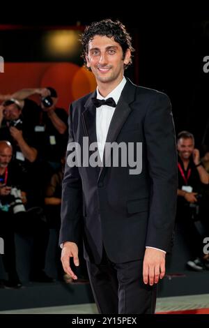 Venedig, Italien. September 2024. Pietro Castellitto besucht einen roten Teppich für den Film „Diva Futura“ während des 81. Internationalen Filmfestivals von Venedig. (Foto: Stefano Costantino/SOPA Images/SIPA USA) Credit: SIPA USA/Alamy Live News Stockfoto