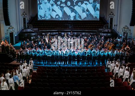 Fire in My Mouth mit dem National Youth Choir of Scotland und dem Philharmonia Orchestra: Triangle Shirtwaist Factory Fire, Edinburgh International Festival Stockfoto