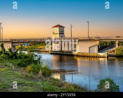 Venice Avenue Lift Bridge über den Gulf Intracoastal Waterway in Venice Florida USA Stockfoto