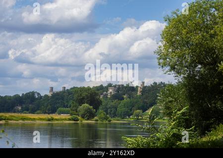 Dresden Loschwitz Blick über die Elbe zu den drei Elbschlössern. Dresden Sachsen Deutschland *** Dresden Loschwitz Blick über die Elbe zu den drei Elbburgen Dresden Sachsen Deutschland Stockfoto