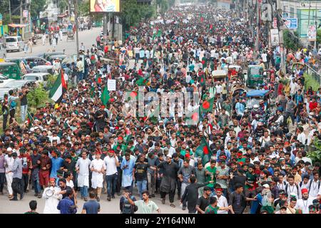 Die Anti-Diskriminierung-Studentenbewegung hat den "Shaheedi-Marsch" gestartet, um einen Monat nach dem Fall des Scheich-Hasina-Regimes in Dhaka, Banglad, zu feiern Stockfoto