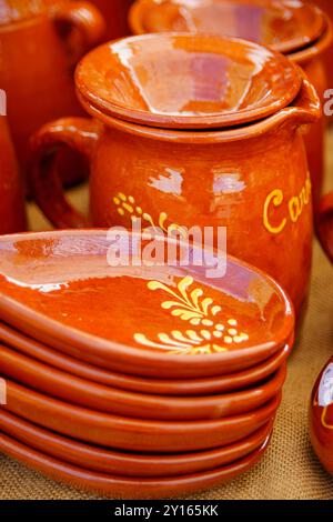 Küchenaccessoires aus Terrakotta. Tonhandwerk. Marratxi. Mallorca. Balearen. Spanien. Stockfoto