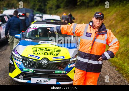 Morzine, Frankreich. September 2024. commissaire, marshall während der Rallye Mont-Blanc Morzine 2024, 6. Runde des Championnat de France des Rallyes 2024, vom 6. Bis 9. September in Morzine, Frankreich - Foto Bastien Roux/DPPI Credit: DPPI Media/Alamy Live News Stockfoto