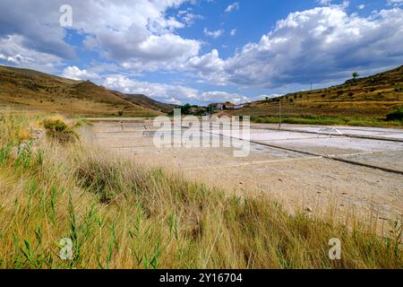 Salzgewinnung aus den Salzminen von Medinaceli, Medinaceli, Soria, autonome Gemeinde Castilla y León, Spanien, Europa. Stockfoto