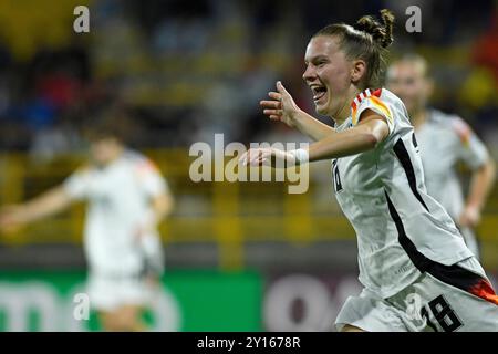 Estadio Metropolitano de Techo Sarah Ernst aus Deutschland feiert ihr Tor während des Spiels zwischen Deutschland und Nigeria, für die zweite Runde der Gruppe D der FIFA U-20-Frauen-Weltmeisterschaft Kolumbien 2024, im Estadio Metropolitano de Techo, diesen Mittwoch 04. 30761 (Julian Medina/SPP) Stockfoto