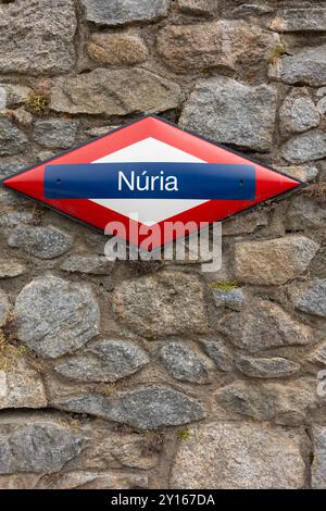 Nuria Valley Rack Railway (cremallera de Núria). Die höchste Zahnradbahn Südeuropas. Vall de Núria (Pyrenäen), El Ripollès, Girona, Katalonien. Stockfoto