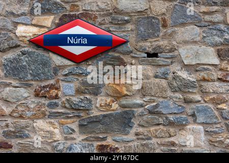 Nuria Valley Rack Railway (cremallera de Núria). Die höchste Zahnradbahn Südeuropas. Vall de Núria (Pyrenäen), El Ripollès, Girona, Katalonien. Stockfoto