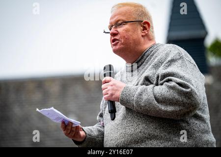 Edinburgh, Schottland. Do. 5. September 2024. Die Teilnehmer der Stop the Cuts protestieren im schottischen Parlament. Der Protest wurde von der union Equity organisiert, nachdem der Open Fund von Creative Scotland im August 2024 aufgrund von Unsicherheiten in ihrem künftigen Haushalt seitens der schottischen Regierung unerwartet ausgesetzt wurde. Stockfoto