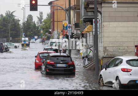 Mailand, Italien. September 2024. Allagamento Via Vittorini a causa delle forti piogge - Milano, Italia - Giovedì, 5 Settembre 2024 (Foto Stefano Porta/LaPresse) Überschwemmung der Via Vittorini durch starken Regen - Milano, Italia - Mailand, Italien - Donnerstag, 5 settembre 2024 (Foto Stefano Porta/LaPresse) Credit: LaPresse/Alamy Live News Stockfoto