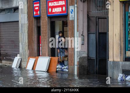 Mailand, Italien. September 2024. Allagamento Via Vittorini a causa delle forti piogge - Milano, Italia - Giovedì, 5 Settembre 2024 (Foto Stefano Porta/LaPresse) Überschwemmung der Via Vittorini durch starken Regen - Milano, Italia - Mailand, Italien - Donnerstag, 5 settembre 2024 (Foto Stefano Porta/LaPresse) Credit: LaPresse/Alamy Live News Stockfoto