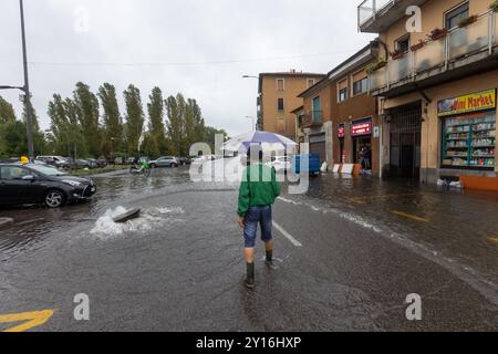 Mailand, Italien. September 2024. Allagamento Via Vittorini a causa delle forti piogge - Milano, Italia - Giovedì, 5 Settembre 2024 (Foto Stefano Porta/LaPresse) Überschwemmung der Via Vittorini durch starken Regen - Milano, Italia - Mailand, Italien - Donnerstag, 5 settembre 2024 (Foto Stefano Porta/LaPresse) Credit: LaPresse/Alamy Live News Stockfoto