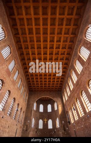 Im Inneren der Aula Palatina (Römische Basilika Konstantin) in Trier, Deutschland Stockfoto