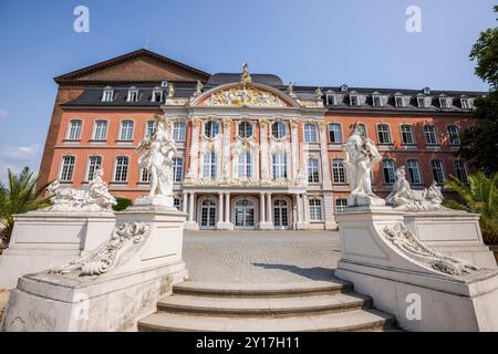 Das kurfürstliche Schloss in Trier, Deutschland Stockfoto