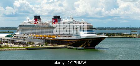 Disney Wish Kreuzfahrtschiff in Port Canaveral, Florida, USA Stockfoto