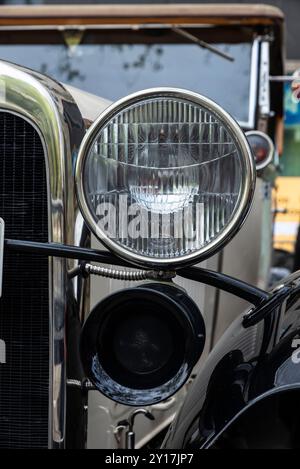 Barcelona, Spanien - 6. April 2024: Altes Retro-Auto der Marke Ford aus den 1920er Jahren parkte auf einer Straße in Barcelona, Katalonien, Spanien Stockfoto