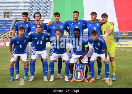 Italien U21-Spieler posieren für ein Mannschaftsfoto beim Qualifikationsspiel zur UEFA U21 Euro 2025 zwischen Italien und San Marino am 5. September 2024 im Domenico Francioni Stadion in Latina. Quelle: Independent Photo Agency Srl/Alamy Live News Stockfoto