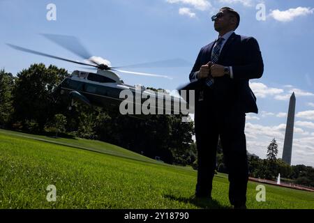 Washington, Usa. September 2024. Präsident Joe Biden verlässt das Weiße Haus am 5. September 2024 in Washington, DC. Der Präsident reist nach Wisconsin, wo er seine Agenda für Investitionen in Amerika unterstreichen wird. Foto: Samuel Corum/UPI Credit: UPI/Alamy Live News Stockfoto