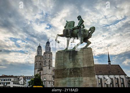 03-09-2024 Zürich, Schweiz. Hans-Waldmann-Statue in der Nähe der Münsterbrücke an einem bewölkten Sommertag, keine Menschen. Stockfoto