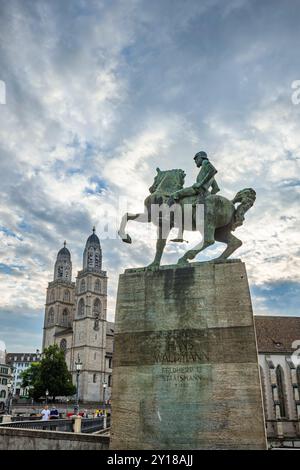 03-09-2024 Zürich, Schweiz. Hans-Waldmann-Statue in der Nähe der Münsterbrücke an einem bewölkten Sommertag, keine Menschen. Stockfoto