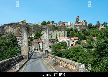 Hängebrücke über die Allier in Chilhac, Haute-Loire, Auvergne-Rhone-Alpes, Frankreich Stockfoto