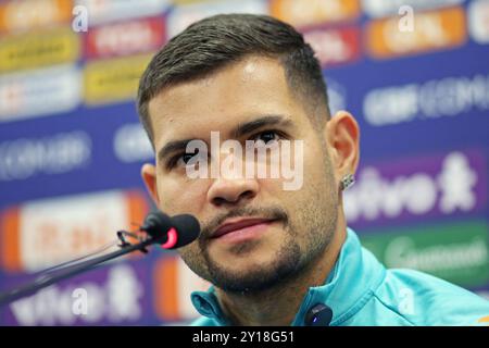 Curitiba, Brasilien. September 2024. Bruno Guimaraes von der brasilianischen Nationalmannschaft, während der Pressekonferenz in Curitiba, Brasilien am 5. September 2024. Das Team bereitet sich auf Ecuador in der 7. Runde der Qualifikation zur FIFA 2026 vor. Foto: Heuler Andrey/DiaEsportivo/Alamy Live News Credit: DiaEsportivo/Alamy Live News Stockfoto