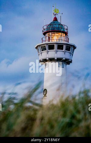 Egmond aan Zee, Niederlande. September 2020. Leuchtturm van Speijk, Wahrzeichen der Stadt. Stockfoto