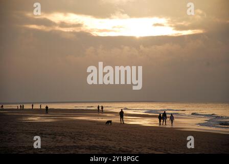 Kijkduin , Den Haag, Niederlande. November 2012. Nordsee-Landschaft am Strand von Kijkduin in der Abenddämmerung Stockfoto