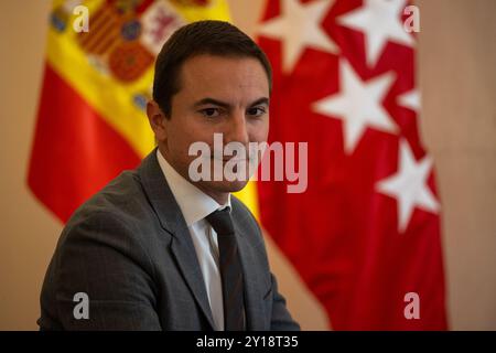 Madrid, Spanien. September 2024. . Juan Lobato, Generalsekretär der Sozialistischen Arbeiterpartei Spaniens der Gemeinschaft Madrid und Sprecher der Sozialistischen Parlamentarischen Fraktion in der Versammlung von Madrid heute Nachmittag am Sitz der Präsidentschaft der Gemeinschaft Madrid. D. Canales Carvajal/Alamy Live News - Bild Stockfoto