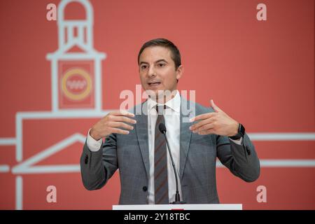 Madrid, Spanien. September 2024. . Juan Lobato, Generalsekretär der Sozialistischen Arbeiterpartei Spaniens der Gemeinschaft Madrid und Sprecher der Sozialistischen Parlamentarischen Fraktion in der Versammlung von Madrid heute Nachmittag am Sitz der Präsidentschaft der Gemeinschaft Madrid. D. Canales Carvajal/Alamy Live News - Bild Stockfoto