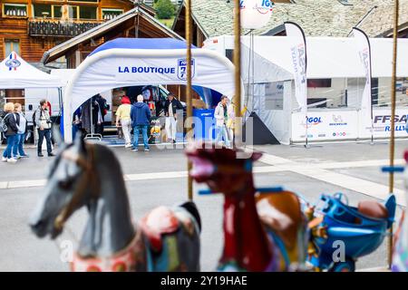 Morzine, Frankreich. September 2024. Village des partenaires, Igol während der Rallye Mont-Blanc Morzine 2024, 6. Runde des Championnat de France des Rallyes 2024, vom 6. Bis 9. September in Morzine, Frankreich - Foto Bastien Roux/DPPI Credit: DPPI Media/Alamy Live News Stockfoto