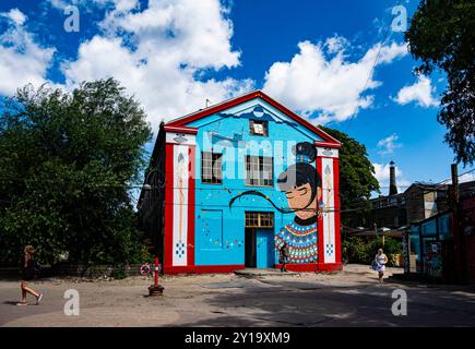 Gebäude voller Graffiti im Freetown Christiania, Viertel der dänischen Hauptstadt Kopenhagen Stockfoto