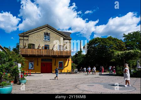 Blick auf einen offenen Raum in Freetown Christiania, einer absichtlichen Gemeinde und Gemeinde im Stadtteil Christianshavn von Kopenhagen Stockfoto