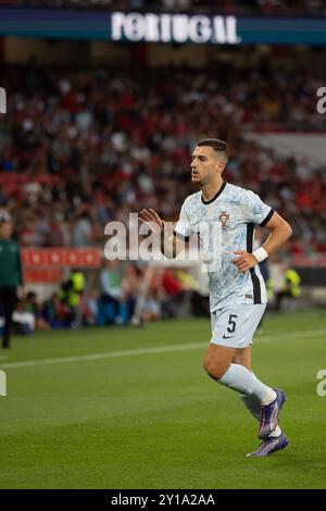 September 2024. Lissabon, Portugal. Diogo Dalot (5) in der Gruppe 1 der UEFA Nations League, Portugal gegen Kroatien Credit: Alexandre de Sousa/Alamy Live News Stockfoto