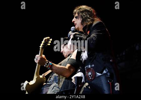 BARCELONA, SPANIEN - 28. Juni 2024: Alice Cooper tritt auf der Bühne im Poble Espanyol auf. Stockfoto