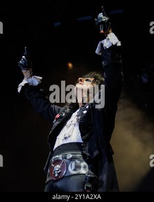 BARCELONA, SPANIEN - 28. Juni 2024: Alice Cooper tritt auf der Bühne im Poble Espanyol auf. Stockfoto