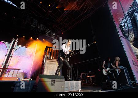 BARCELONA, SPANIEN - 28. Juni 2024: Alice Cooper tritt auf der Bühne im Poble Espanyol auf. Stockfoto