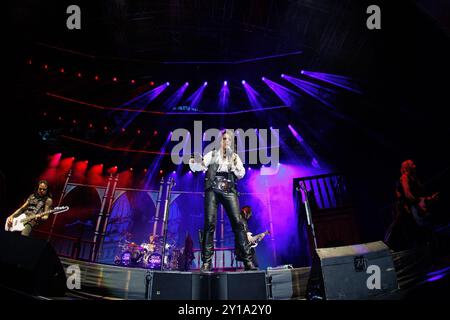 BARCELONA, SPANIEN - 28. Juni 2024: Alice Cooper tritt auf der Bühne im Poble Espanyol auf. Stockfoto