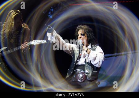 BARCELONA, SPANIEN - 28. Juni 2024: Alice Cooper tritt auf der Bühne im Poble Espanyol auf. Stockfoto