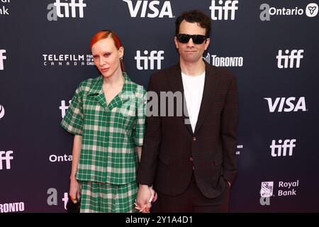 Ein. September 2024. Rebecca Jo Dunham, Jay Baruchel at Arrivals for THE TRAGICALLY HIP: NO DRESS PROBE Premiere beim Toronto International Film Festival (TIFF) 2025, Royal Alexandra Theatre, Toronto, ON, 05. September, 2024. Quelle: JA/Everett Collection/Alamy Live News Stockfoto