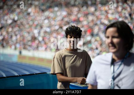 Berlin, Deutschland. September 2024.Athletics, Meeting, ISTAF: Long Jump Women: Leika Mihambo Out Competition Interview mit Presse und Fans. Kredit: Felix Stockfoto