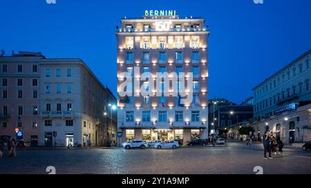 Rom, Italien, Stadtbild mit Sina Bernini Bristol auf der Piazza Barberini, nur Editorial. Stockfoto